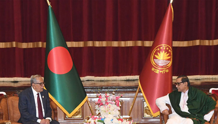 রাজনীতিবিদদের জন্য কঠিন হয়ে যাবে রাজনীতি, আশঙ্কা রাষ্ট্রপতির