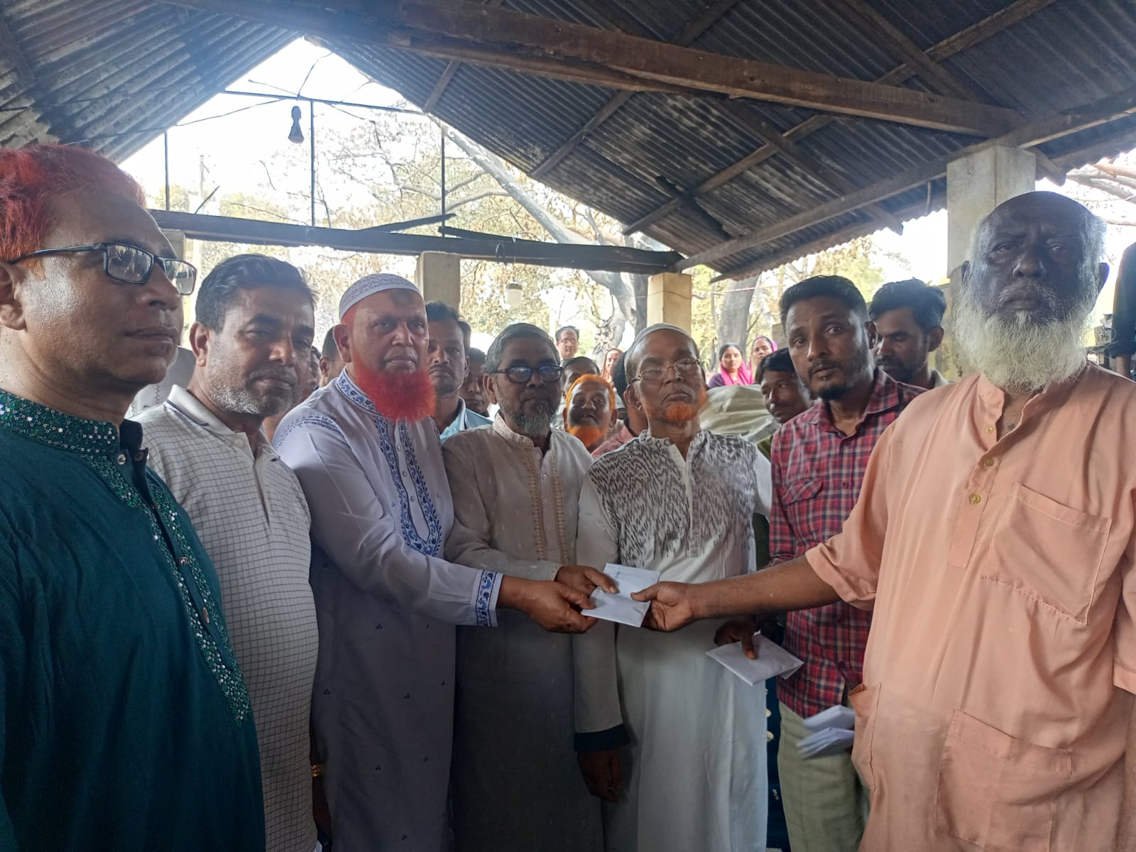 হরিরামপুরে আন্ধারমানিক বাজার ক্ষতিগ্রস্ত ব্যবসায়ীদের মাঝে নগদ ২ লক্ষ টাকার আর্থিক সহায়তা প্রদান করেন-বেসরকারি বিমান পরিবহন ও পর্যটন মন্ত্রী আফরোজা খানম রিতা